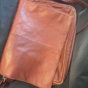 Sophisticated Tan Leather Messenger Bag